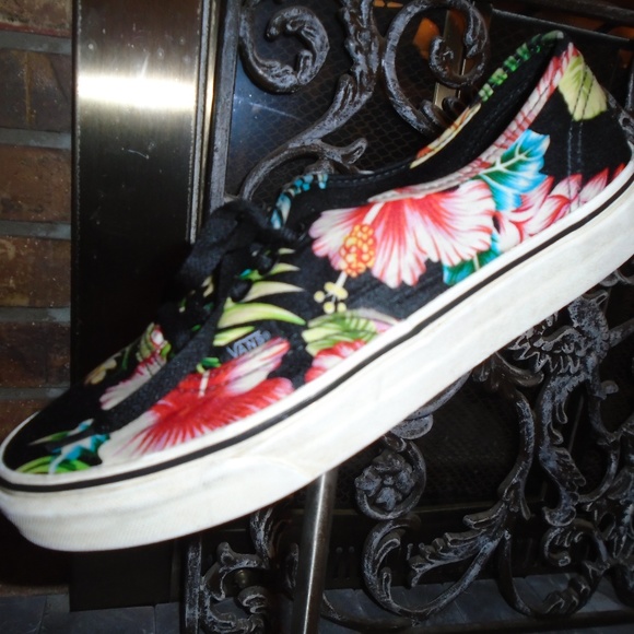 Vans Shoes - VAN HAWAIIAN FLORAL SNEAKERS / SHOES ~ 8 ~ POPULAR